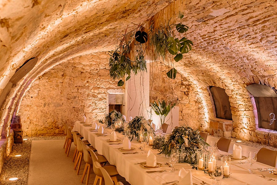 dekorierter Saal für Hochzeiten